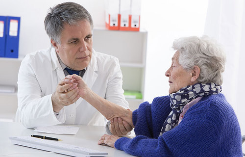 Lijekovi protiv osteoporoze jednako su učinkoviti i kod starijih osoba