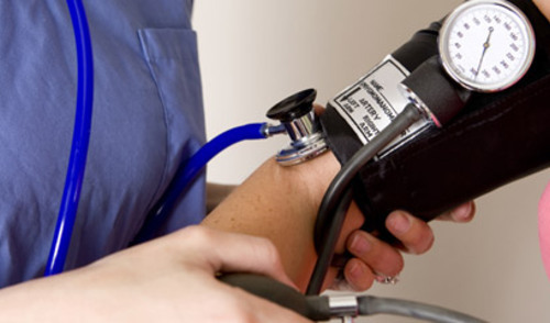 mjerenje krvnog tlaka na obje ruke kombinacija hipertenzije