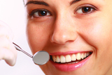 Uporaba zubnoga konca u smanjenju upale desni i zubnoga karijesa