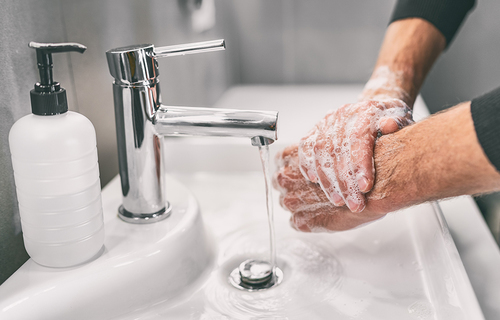 Pandemija COVID-19 i redovito pranje ruku
